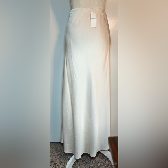 Abercrombie & Fitch NWT Satin Maxi Skirt Fully Lined Size XL Cream Color A-Line - Picture 10 of 12